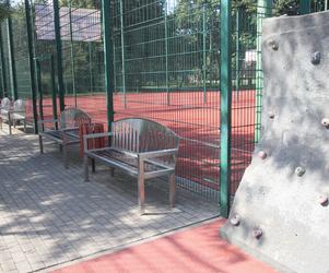 Tajemniczy mężczyzna grasuje w parku Olszyna na warszawskich Bielanach. „Składał 10-latce niemoralne propozycje”