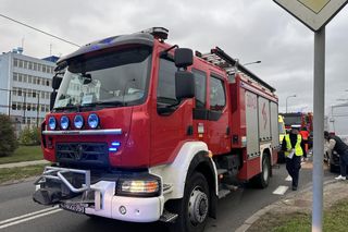 Tramwaj uderzył w busa na Annopolu. Poważny wypadek, motorniczy ranny