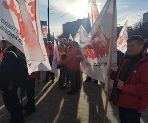 Protest w Katowicach. Tysiące związkowców na ulicach. Padły mocne słowa o „zbrodniczej ideologii”