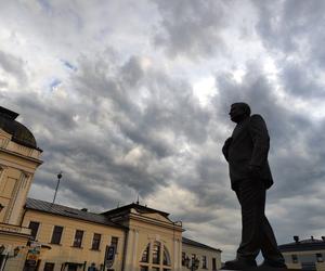 Pomnik Lecha Kaczyńskiego w Tarnowie nie jest pomnikiem? Zaskakujący zwrot akcji