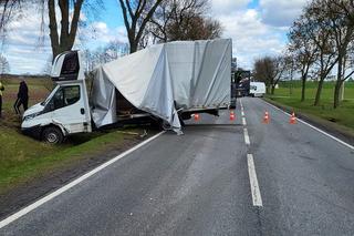 Śmiertelny wypadek pod Skierniewicami! 31-latek bez szans w zderzeniu z dostawczakiem [ZDJĘCIA]