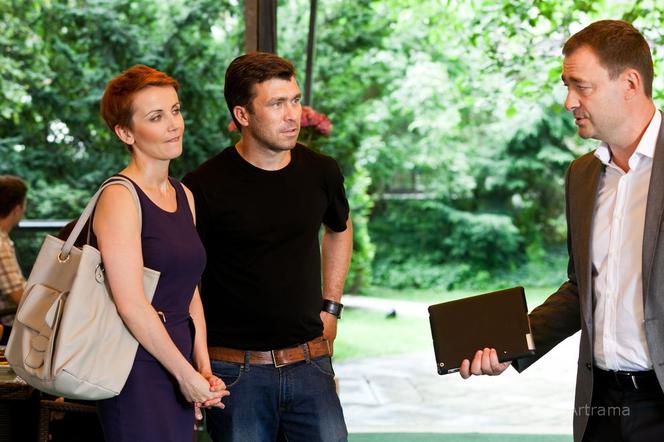 BARWY SZCZĘŚCIA odc. 827. Artur Chowański (Jacek Rozenek), Marta (Katarzyna Zielińska), Robert (Marcin Czarnik)