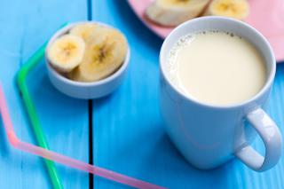 Mleczko waniliowe z bananem: przepis na słodki napój wyśmienity jako deser 