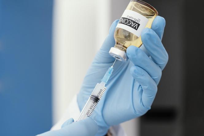 Prawie 2100 osób zaszczepionych w pilotażowym punkcie szczepień powszechnych w Koszalinie