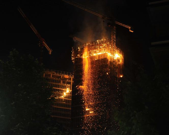 Pożar w budowanym wieżowcu Warsaw Hub