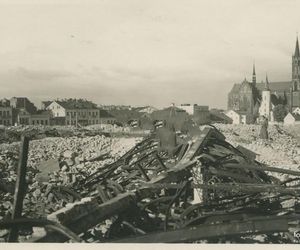 Miasto okrutnie zniszczone przez wojnę. Tak wyglądał Białystok po II wojnie światowej [ZDJĘCIA]