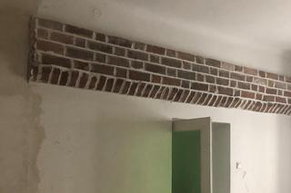 Fragmenty średniowiecznych ścian w warszawskiej kamienicy