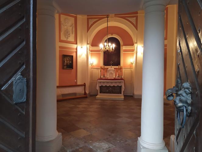 ZOBACZ WNĘTRZE Kaplicy Ogińskich w Siedlcach przed renowacją - październik 2022
