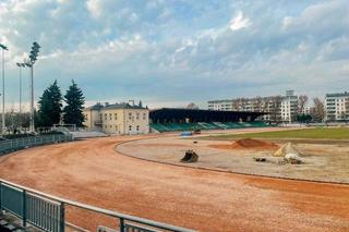 Modernizacja stadionu Orła przy ul. Podskarbińskiej na Pradze-Południe. Kiedy koniec prac? Mamy aktualne zdjęcia 
