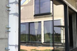 Ciepły montaż okien i drzwi – jakie wkręty wybrać? 