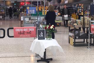 Spali na ulicy, żeby pożegnać królową Elżbietę II! Niektórzy czekali ponad dwie doby