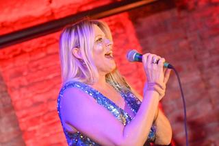 Tak zmieniała się Maria Sadowska. Od Tęczowego Music Boxa do gwiazdy estrady i reżyserkę filmową