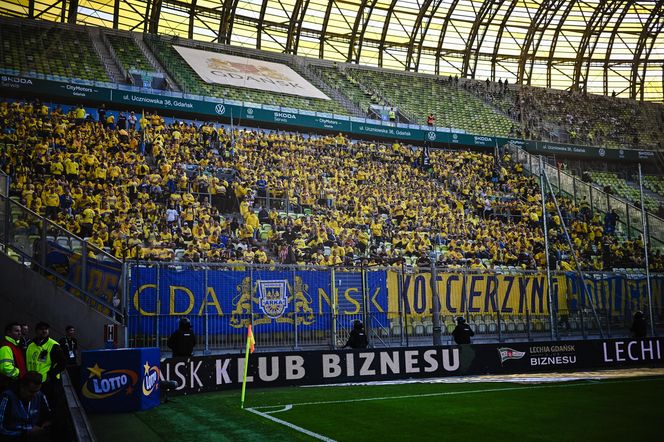 Derby Trójmiasta. Tak bawili się kibice na meczu Lechia Gdańsk - Arka Gdynia [ZDJĘCIA]