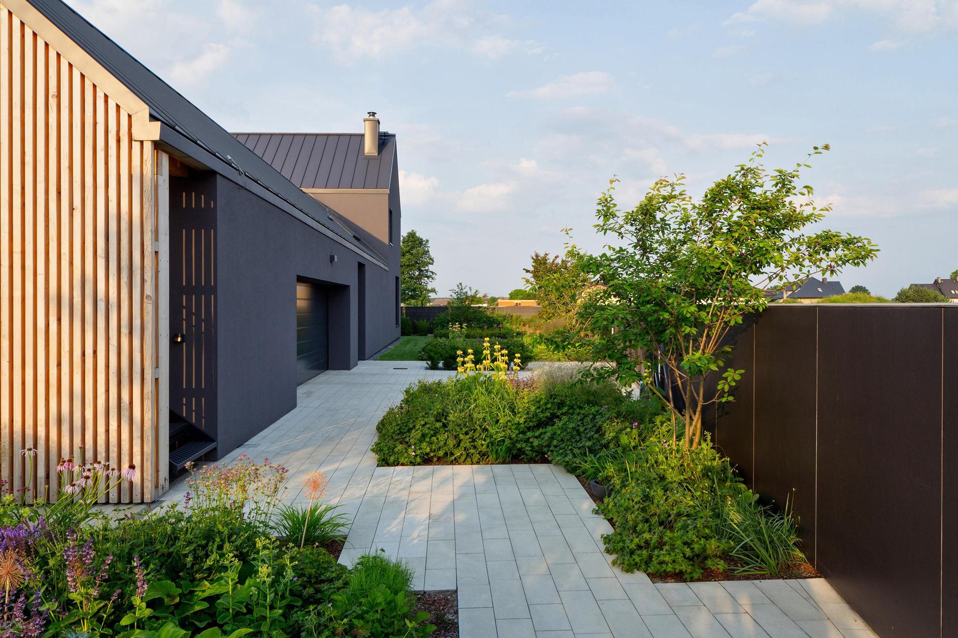 Szary dom w Świerczyńcu koło Tychów