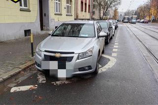 Mistrzowie parkowania we Wrocławiu. Jednego dnia strażnicy nałożyli niemal sto mandatów 
