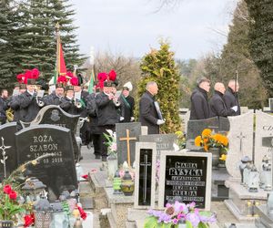 Pogrzeb górnika, który zginął w katastrofie w Kopalni Węgla Kamiennego Knurów-Szczygłowice. Osierocił dwie córki