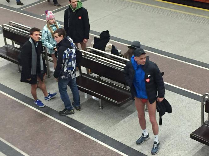 No Pants Subway Ride Warsaw 2016. Jeździli metrem bez spodni [ZDJĘCIA]