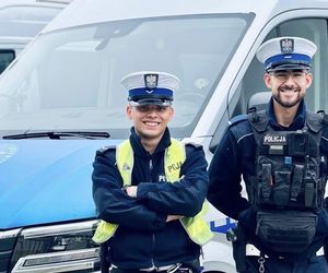 Policjanci uratowali mamę i jej nowo narodzoną córeczkę