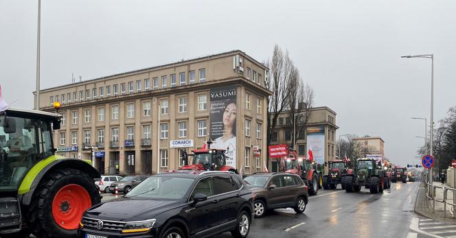 Strajk rolników w centrum Zielonej Góry. Przedsiębiorcy wyjechali na ulice 