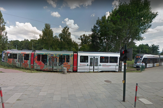 Kraków: Chwile grozy w tramwaju. Pasażer rzucił się z pięściami na motorniczego!