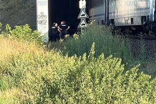 Śmiertelne potrącenie pieszego w tunelu. Pociąg gruchnął w osobę stojącą na torach