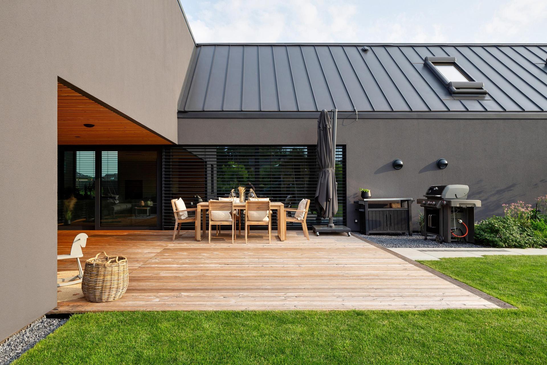 Szary dom w Świerczyńcu koło Tychów