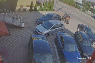 Strażak z Pabianic pognał do pożaru kosiarką