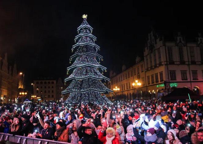 Wielki Finał WOŚP 2024. "Światełko do Nieba" we Wrocławiu. Było zjawiskowo [ZDJĘCIA, NAGRANIE]