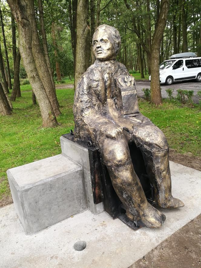 Pomnik Przemysława Gosiewskiego w Dąbkach