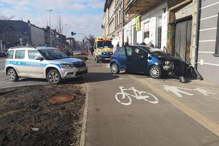 Wypadek na Grunwaldzkiej. Auto uderzyło w kamienicę!