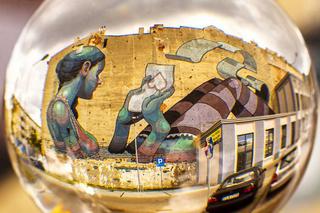 Łódzkie murale podbijają Instagram [GALERIA ZDJĘĆ] ZOBACZ, jak można uchwycić ten sam mural!