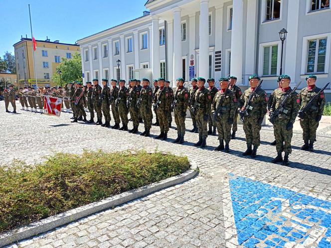 Na Skwerze Niepodległości w Siedlcach można było wysłuchać okolicznościowych przemówień i Apelu Pamięci Oręża Polskiego