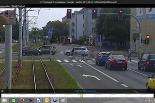 Rowerzyści zabili staruszkę na pasach w Toruniu. Zobacz nagranie! [WIDEO]