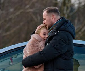 Na Wspólnej odc. 4006: Beata (Katarzyna Ptasińska), Paweł (Grzegorz Kwiecień)