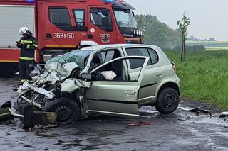 Śmiertelny wypadek pod Legnicą. 49-latka nie żyje. Pięcioro dzieci rannych [ZDJĘCIA]