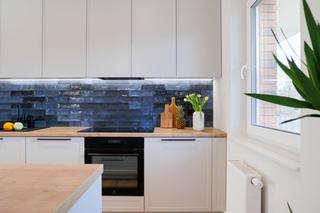 Mieszkanie z widokiem na Odrę. Romans granatu z szarością