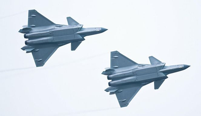 Rosyjski Su-57 i chiński J-20 