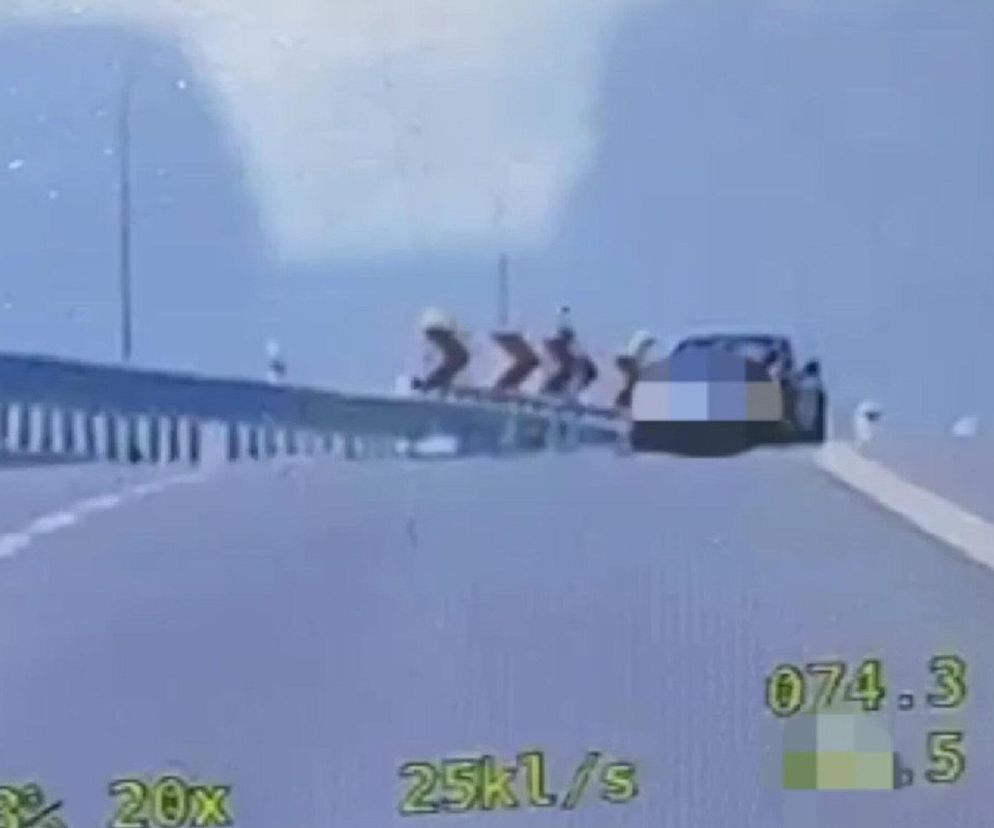 Zawrócił na ruchliwej trasie i pojechał pod prąd