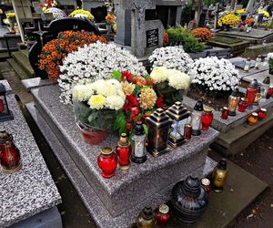 Elektroniczne znicze powinny zniknąć z rynku. Ekspert alarmuje