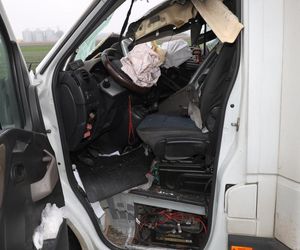 Bus wbił się w tył przyczepy traktora! O krok od tragedii na DK 62