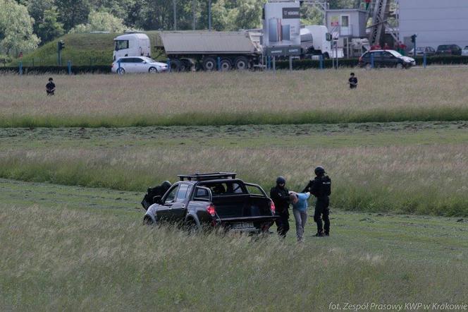 Samolot z terrorystami na pokładzie nad Małopolską: Zobacz zdjęcia z ćwiczeń służb [GALERIA]
