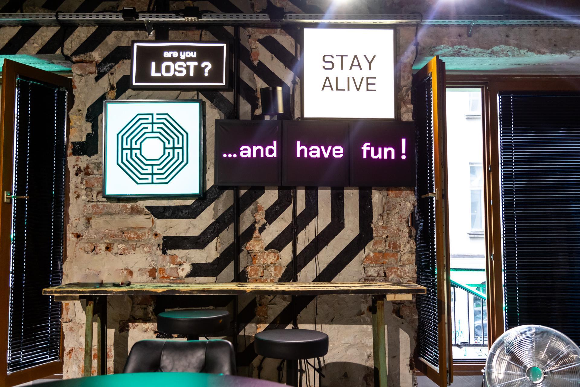 Pub H.4.0.S. Warszawa – dekoracje ścienne