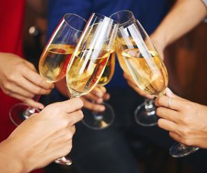 Co się stanie, jak połączę alkohol z antybiotykiem? Odpowiedź nie jest jednoznaczna