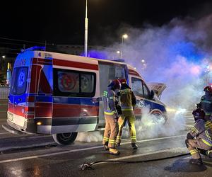 Warszawa. Karetka płonęła na Żoliborzu. W akcji straż pożarna!