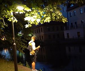 Wędkują w środku miasta i to nocą. Brda i centrum Bydgoszczy to raj dla miłośników street fishingu