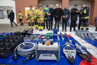 Strażacy otrzymali drony i narzędzia hydrauliczne