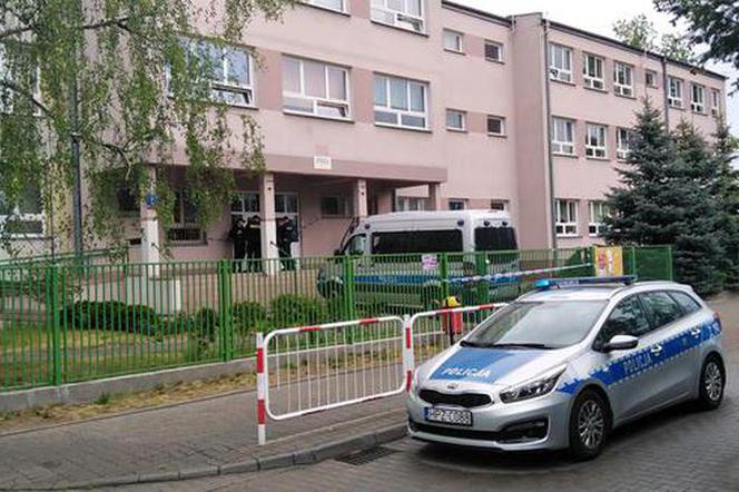 Atak nożownika w szkole na Wawrze