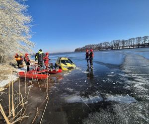 Porzucony samochód na Jeziorze Lednickim. Właściciel odnaleziony w domu