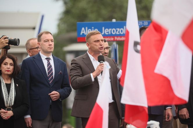 Robert Bąkiewicz na Marszu Powstania Warszawskiego