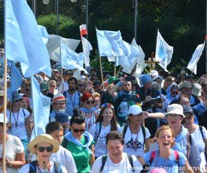 II szczyt pielgrzymkowy na Jasną Górę. Więcej pątników niż w zeszłym roku